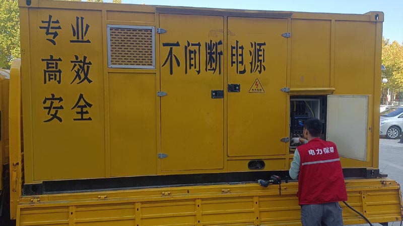 南充柴油发电机组和UPS电源配合使用时，如何避免切换过程中的电力中断？